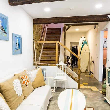 The Surf Embassy Hostel Peniche Esterno foto