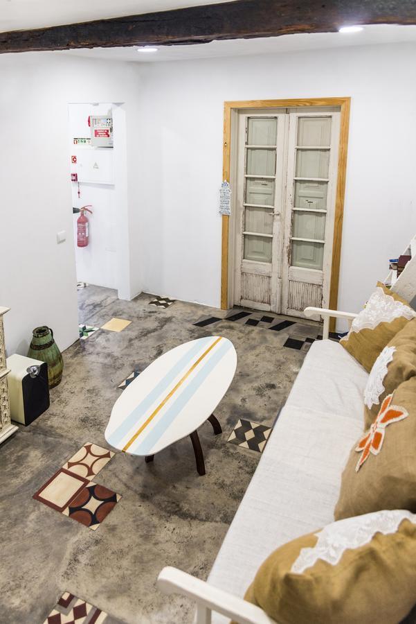 The Surf Embassy Hostel Peniche Esterno foto